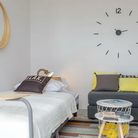 Unique 1 Bedroom Apt With A Huge Terrace & Magnificent Views *